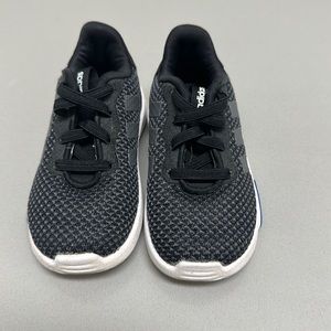 Toddler adidas size 6C